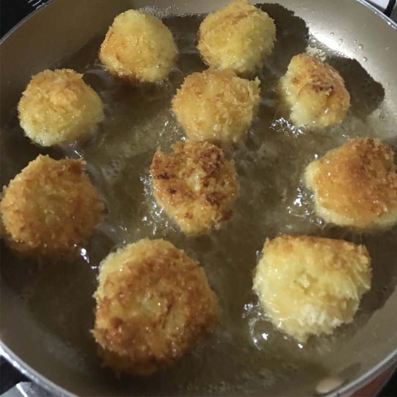 Step 4 Fry the potato cakes Fried potato cake