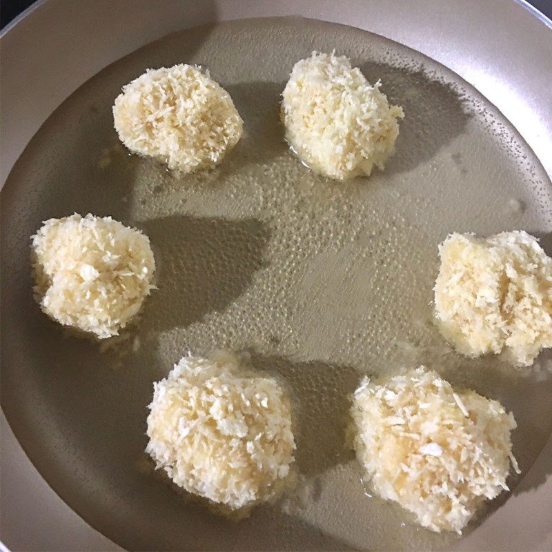 Step 4 Fry the potato cakes Fried potato cake