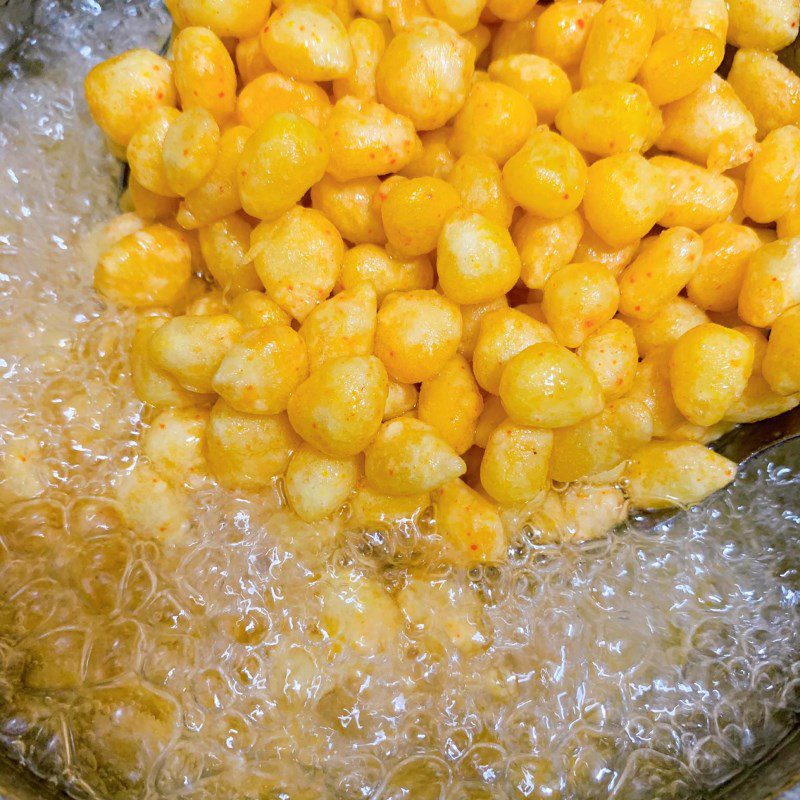 Step 3 Frying corn Corn fried in butter (Recipe shared by user)