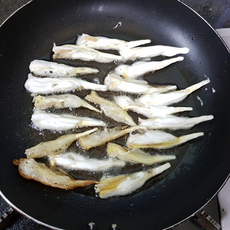 Step 3 Fry the Vegetarian Anchovies