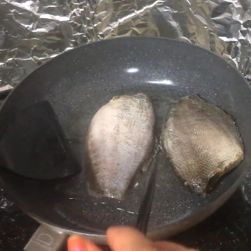Step 2 Fry the fish Fried dried snakehead fish