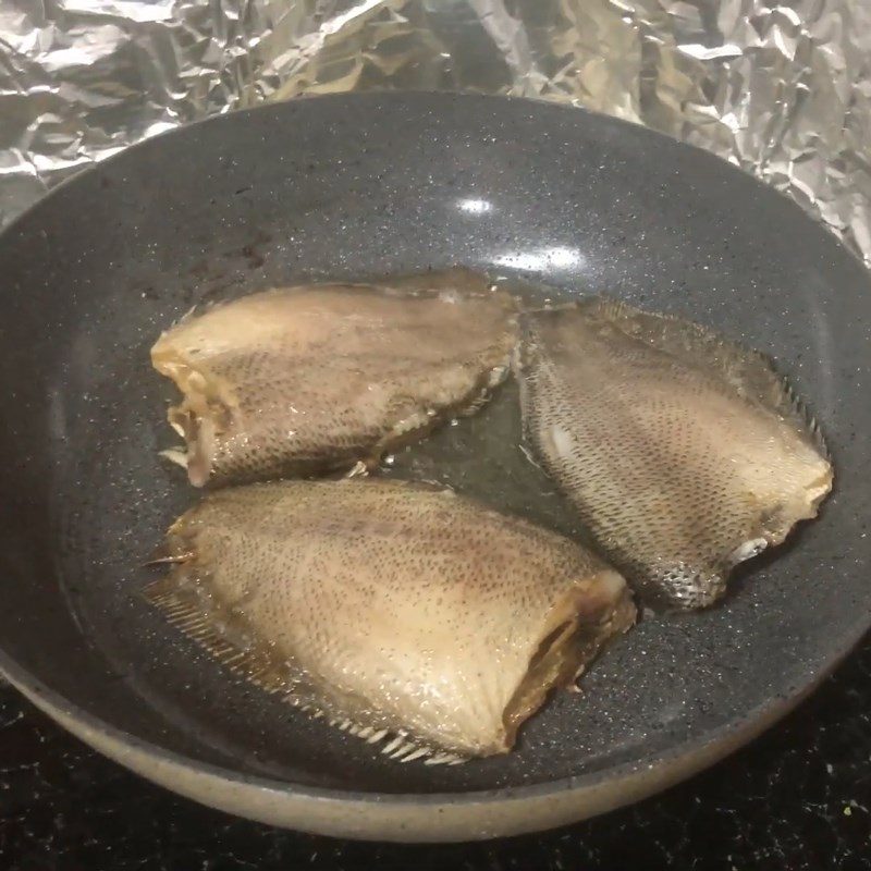 Step 2 Fry the fish Fried dried snakehead fish