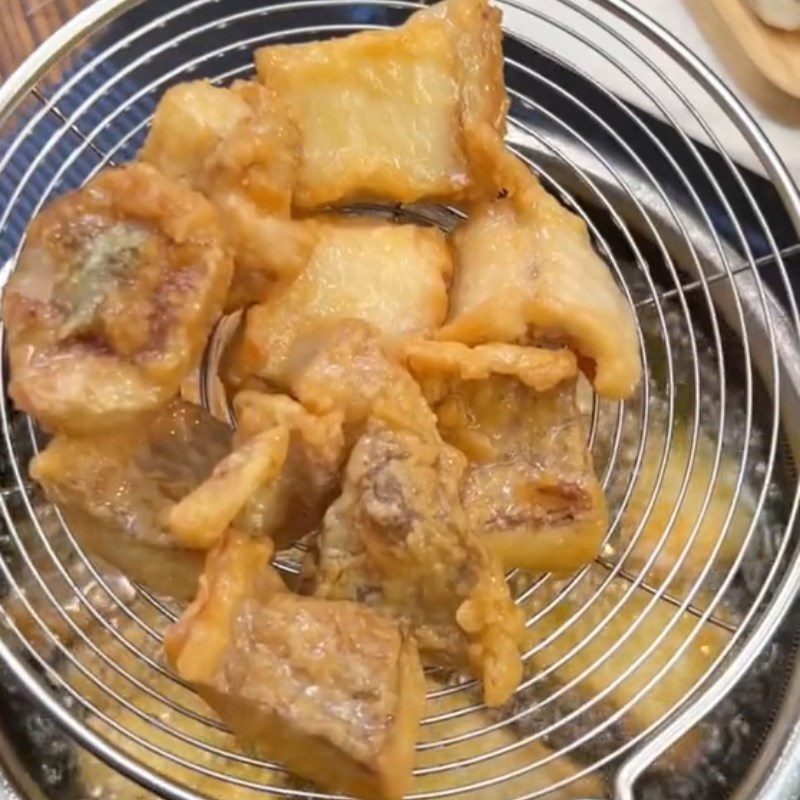 Step 2 Frying fish Pink tilapia with orange sauce (Recipe shared from Tiktok into the kitchen with TasteVN)