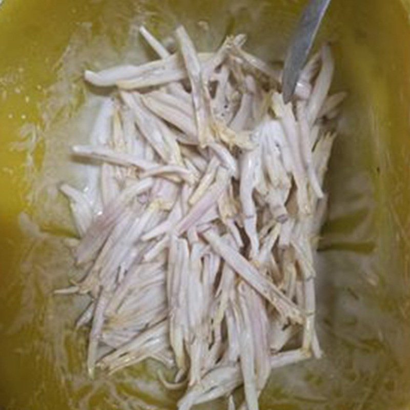 Step 2 Frying vegetarian anchovies