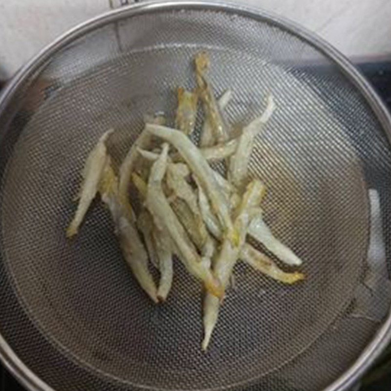 Step 2 Frying vegetarian anchovies