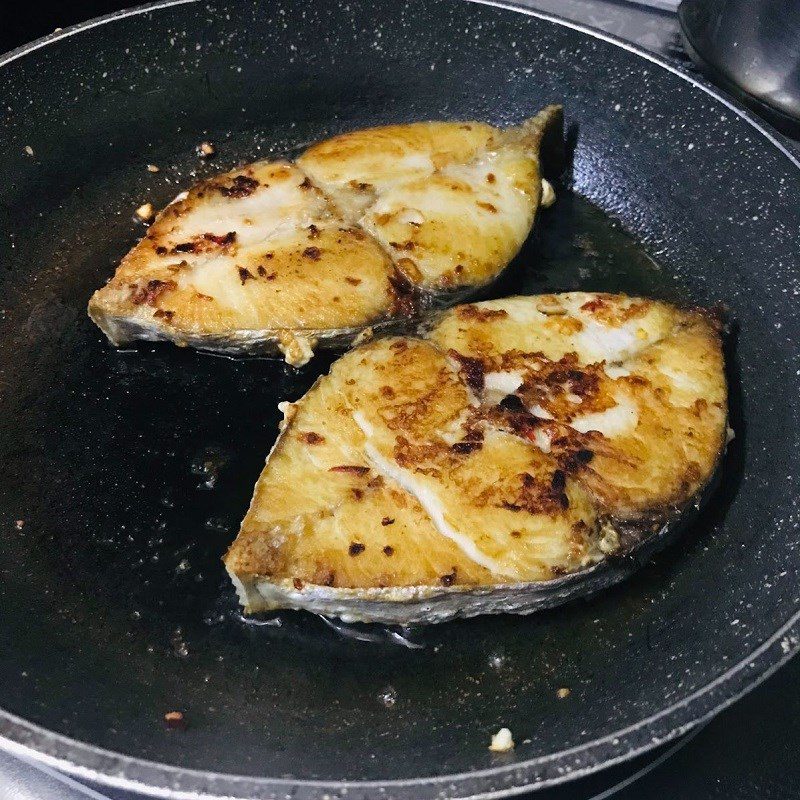 Step 4 Fry mackerel Mackerel with fish sauce