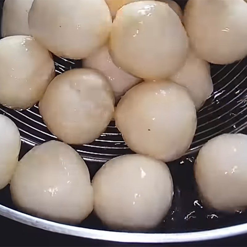 Step 2 Fry the fish balls for Curry Fish Ball Noodles