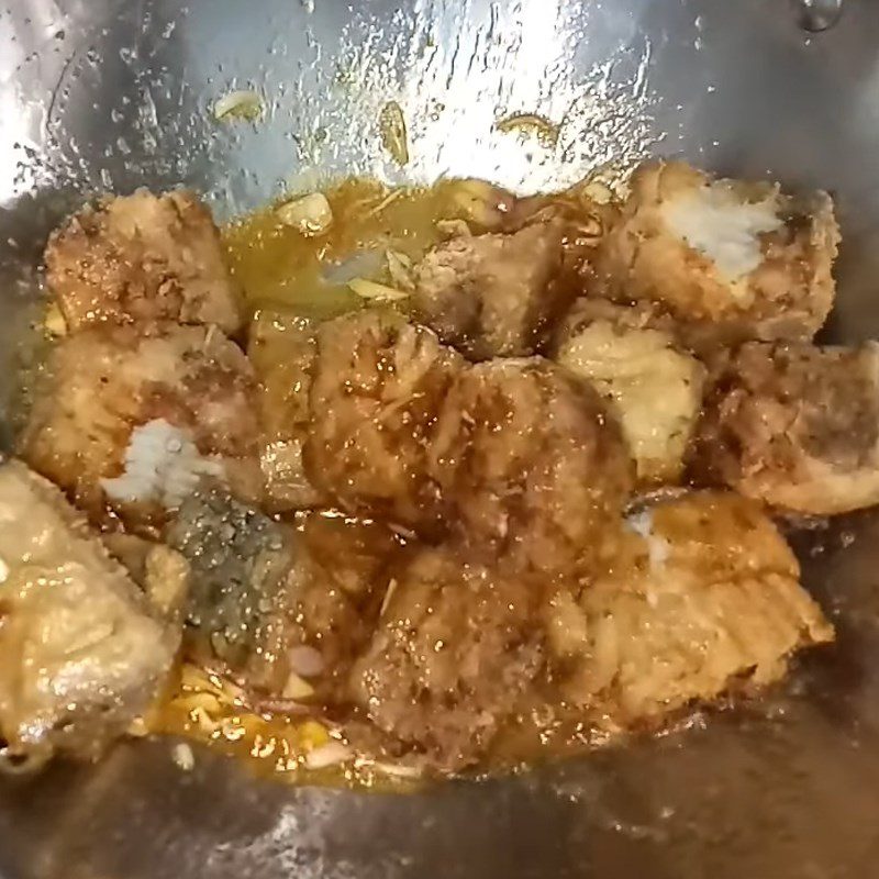 Step 6 Frying fish with fish sauce Fried stingray with fish sauce