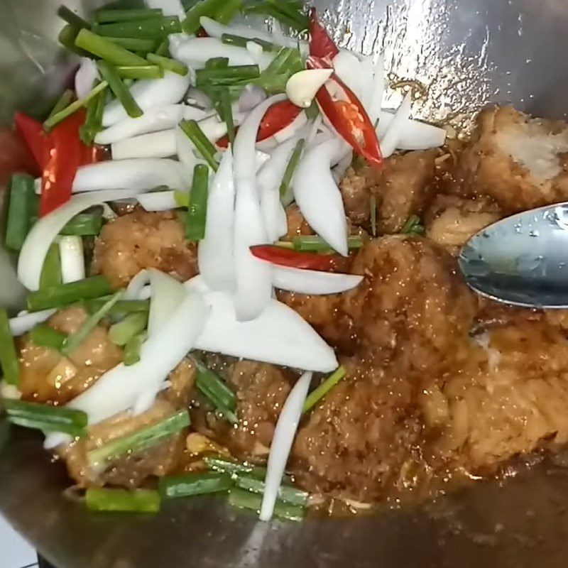 Step 6 Frying fish with fish sauce Fried stingray with fish sauce