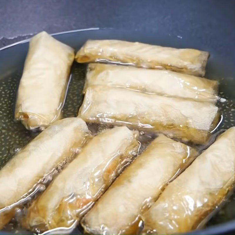 Step 6 Frying the spring rolls