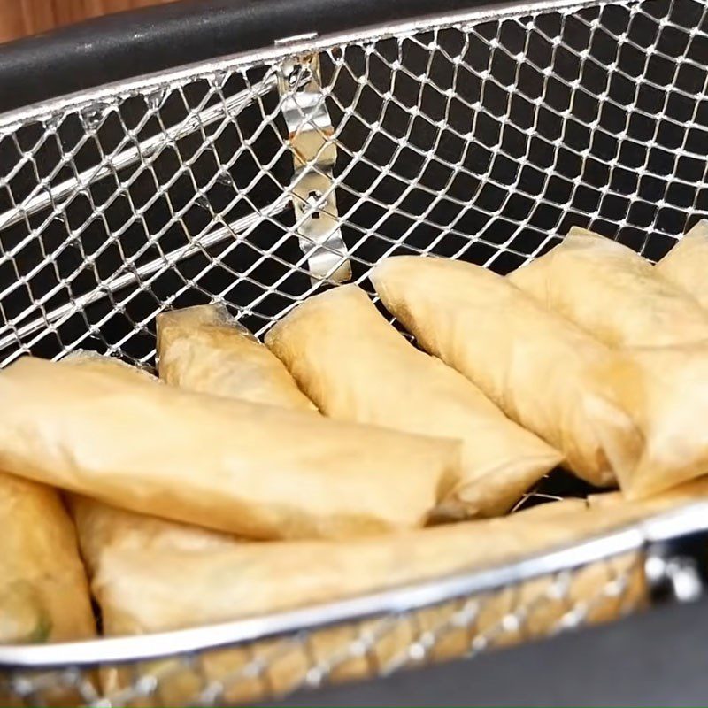 Step 6 Frying fish spring rolls