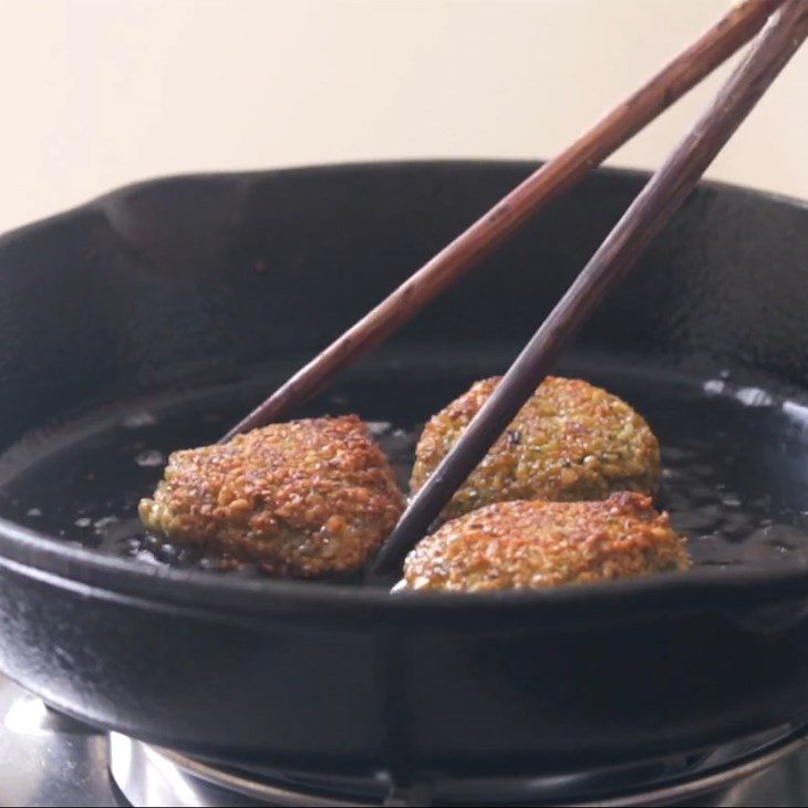 Step 4 Fry the falafel Falafel - chickpea fritters