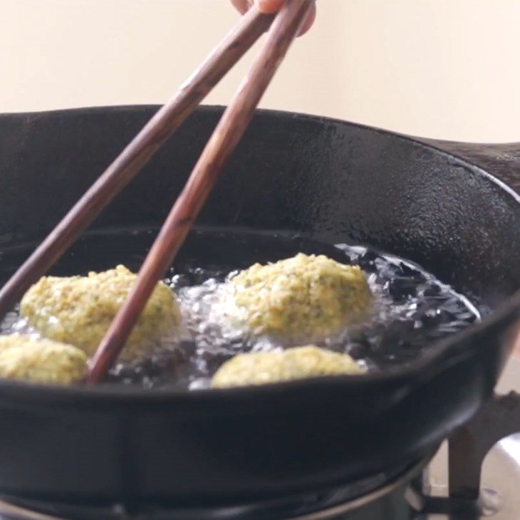 Step 4 Fry the falafel Falafel - chickpea fritters