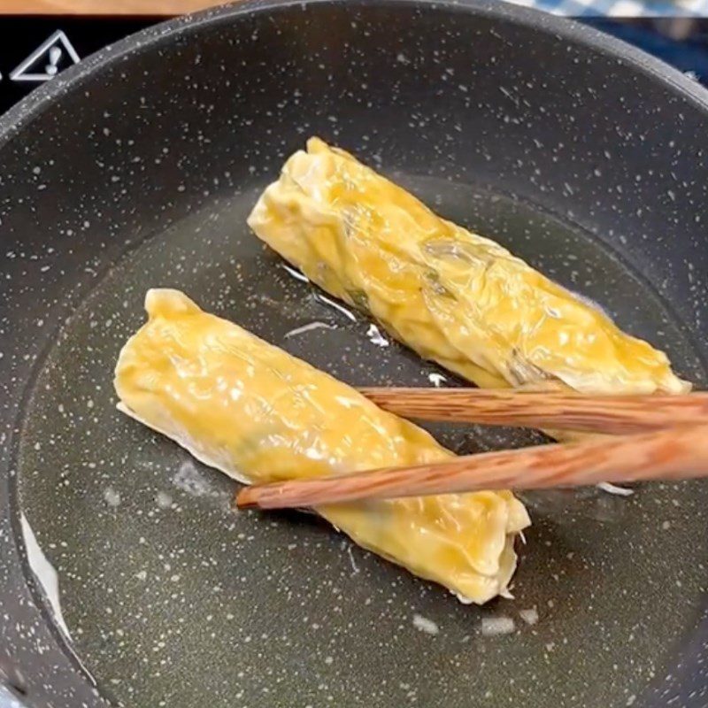 Step 5 Fry the spring rolls Vegetarian tofu skin spring rolls (Recipe shared by Tiktok Vegetarian Kitchen XANH)