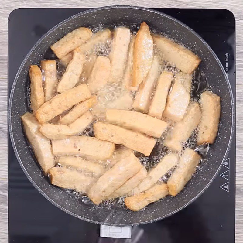 Step 2 Fry the pork sausage Spicy fried pork sausage