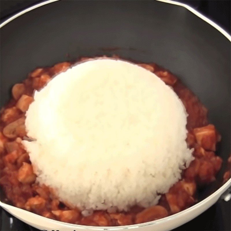 Step 2 Fry rice for Omurice