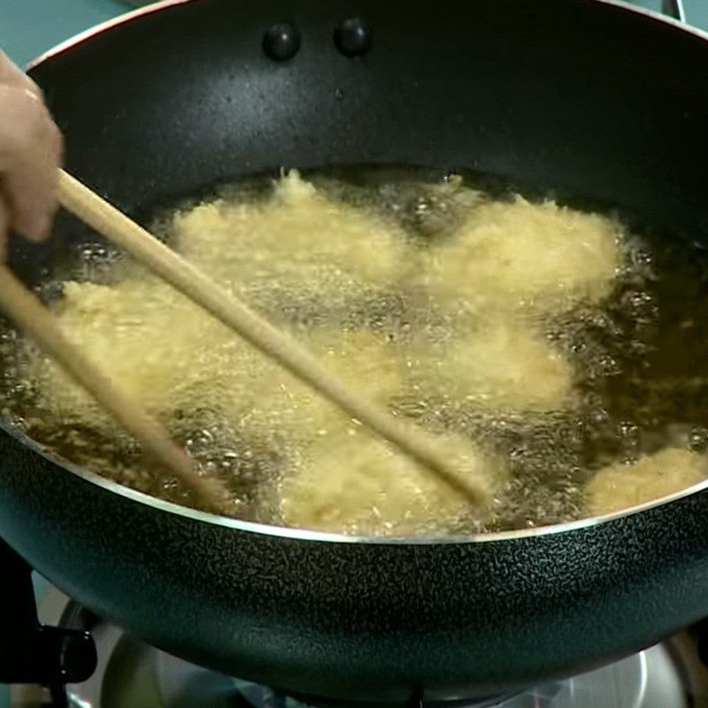 Step 4 Frying Lotus Root Crispy lotus root with sweet and sour sauce