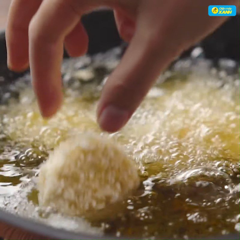 Step 3 Fry soft tofu Fried soft tofu