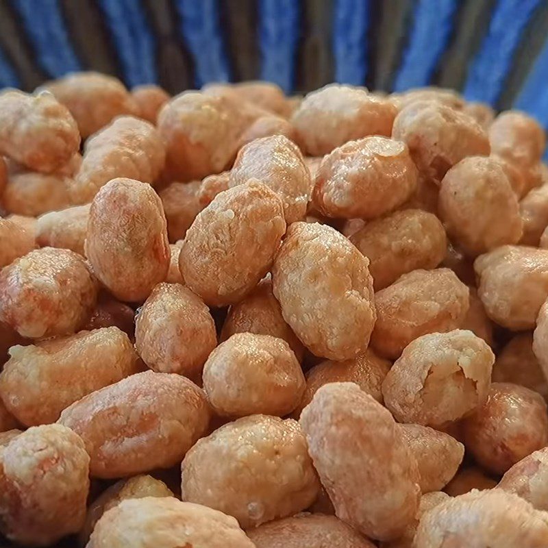 Step 4 Fry the peanuts Crispy seasoned fried peanuts