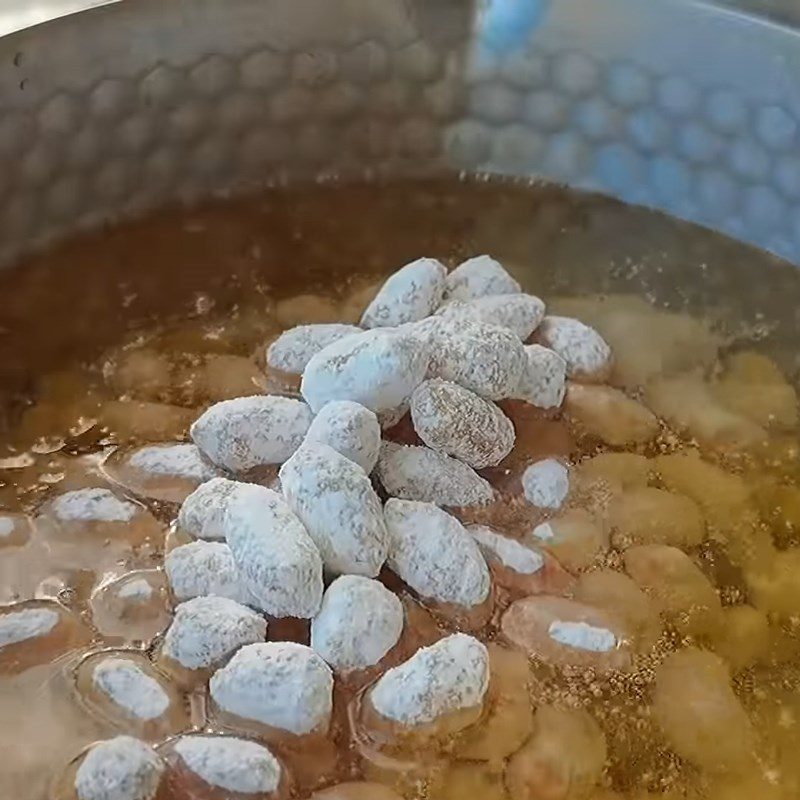 Step 4 Fry the peanuts Crispy seasoned fried peanuts