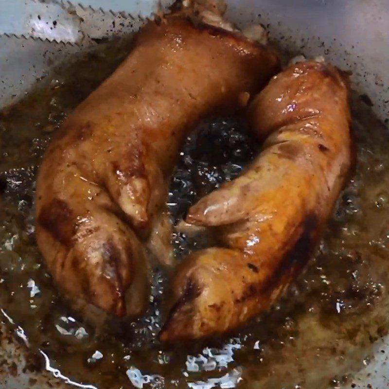 Step 4 Fry the pork leg Northern pork leg