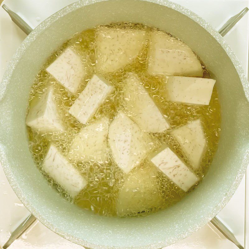 Step 3 Frying Taro Duck Cooked with Fermented Tofu