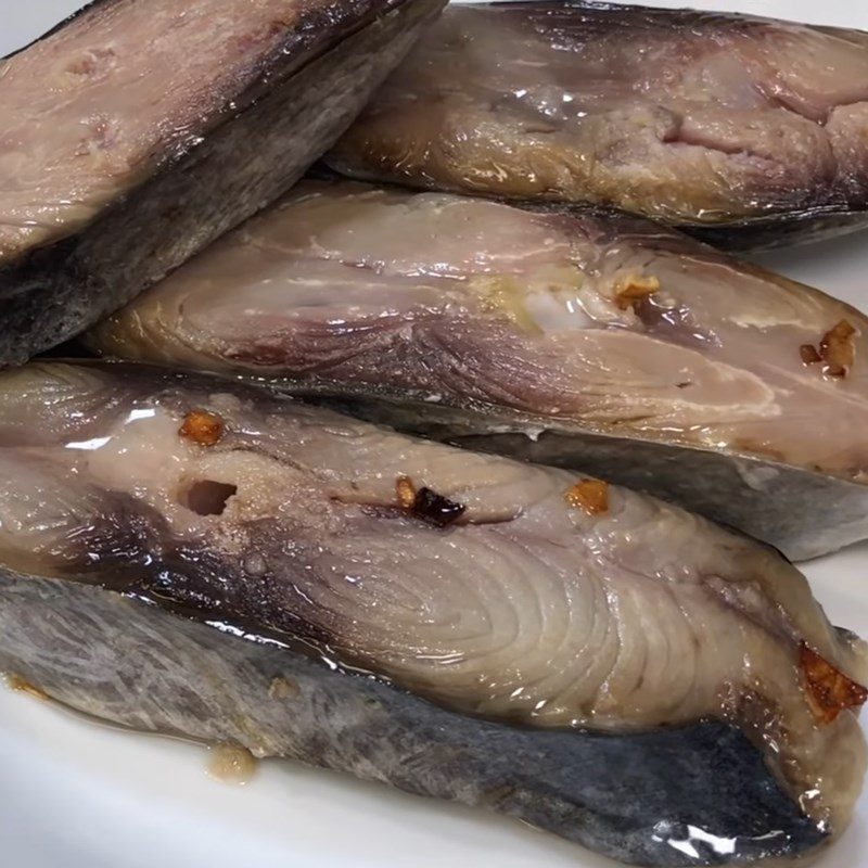 Step 3 Frying mackerel sauce Mackerel sauce with pork belly