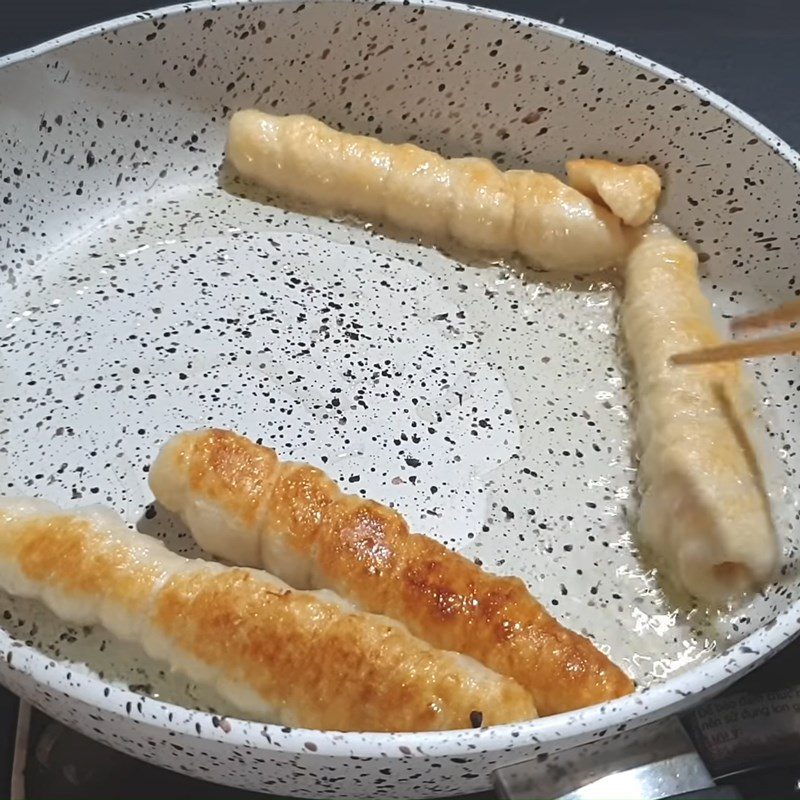 Step 2 Frying wheat gluten Sweet and sour wheat gluten stir-fry