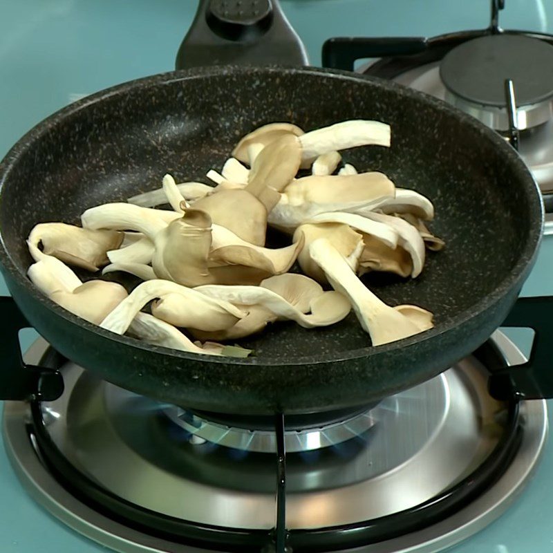 Step 2 Fry the Gluten and Sauté the Mushrooms for Banana Flower Salad with Shredded Mushroom