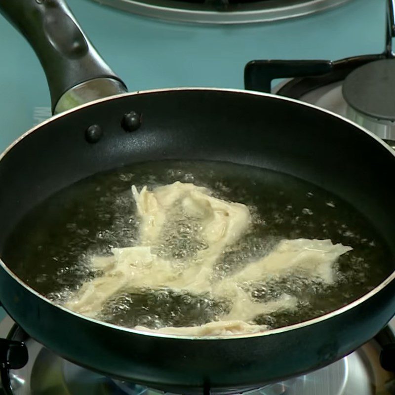 Step 2 Fry the Gluten and Sauté the Mushrooms for Banana Flower Salad with Shredded Mushroom