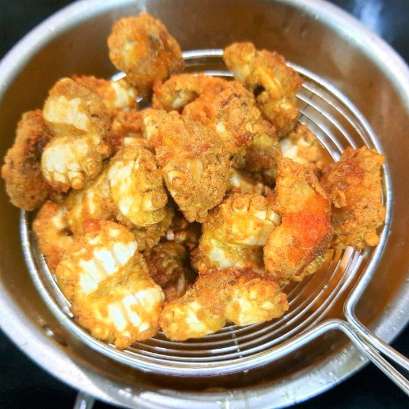 Step 3 Fry crabs Crispy fried crabs