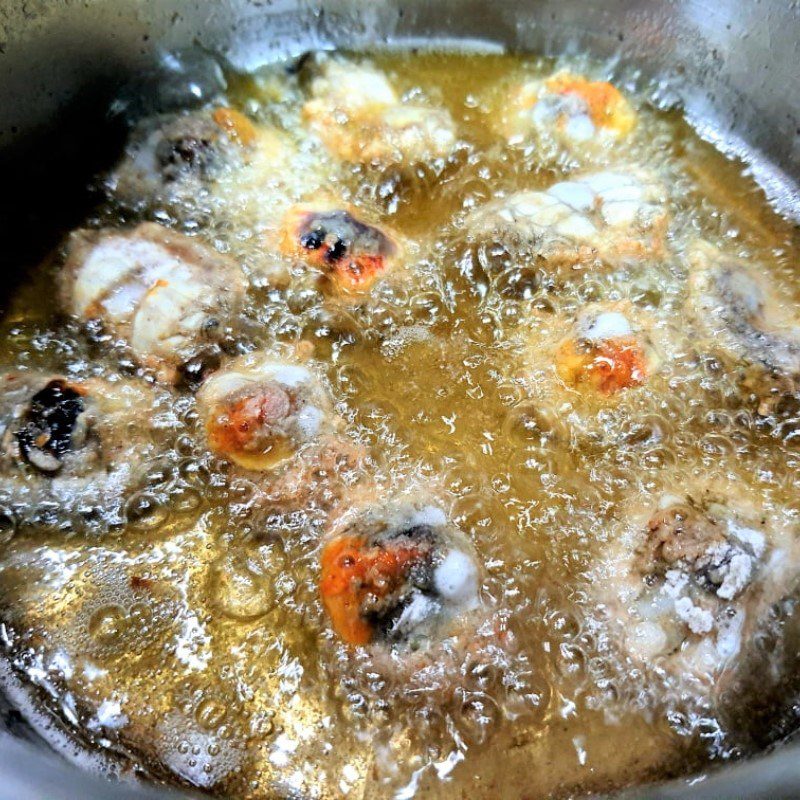 Step 3 Fry crabs Crispy fried crabs