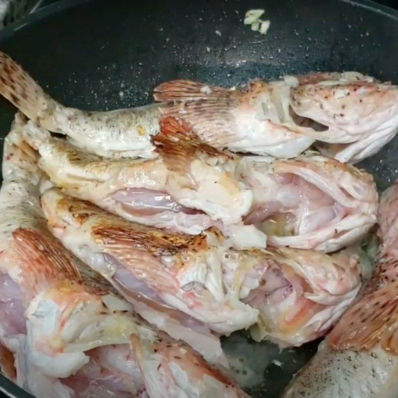 Step 3 Lightly Fry the Grouper Grouper Porridge