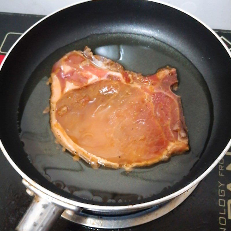 Step 3 Fry the ribs How to make honey fried pork chops