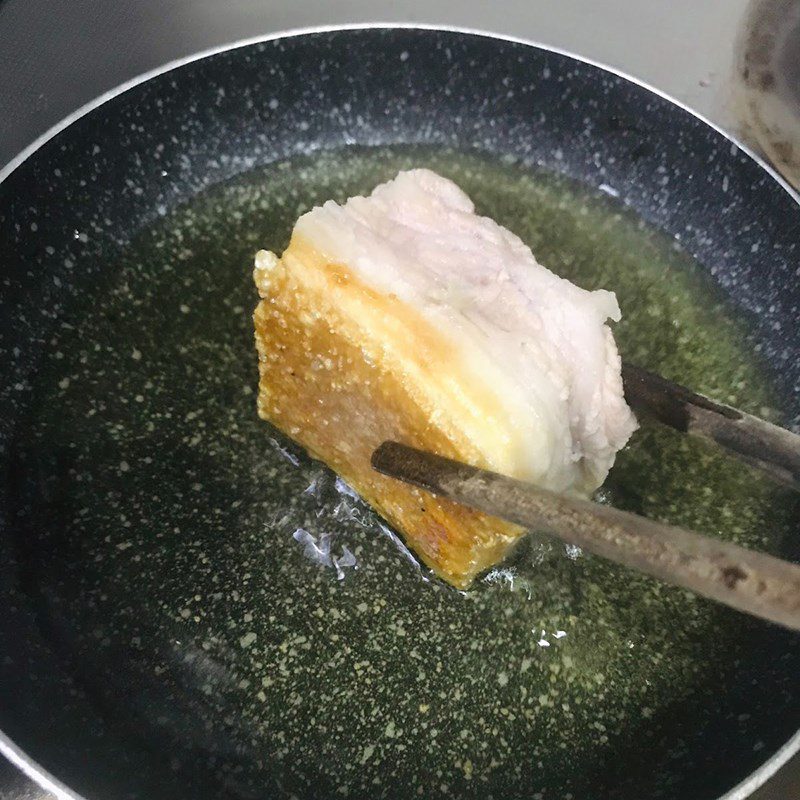 Step 3 Fry the meat Crispy fried pork