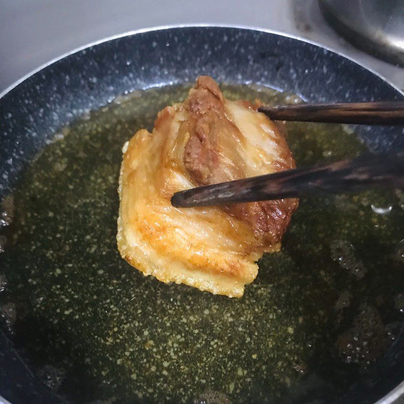 Step 3 Fry the meat Crispy fried pork