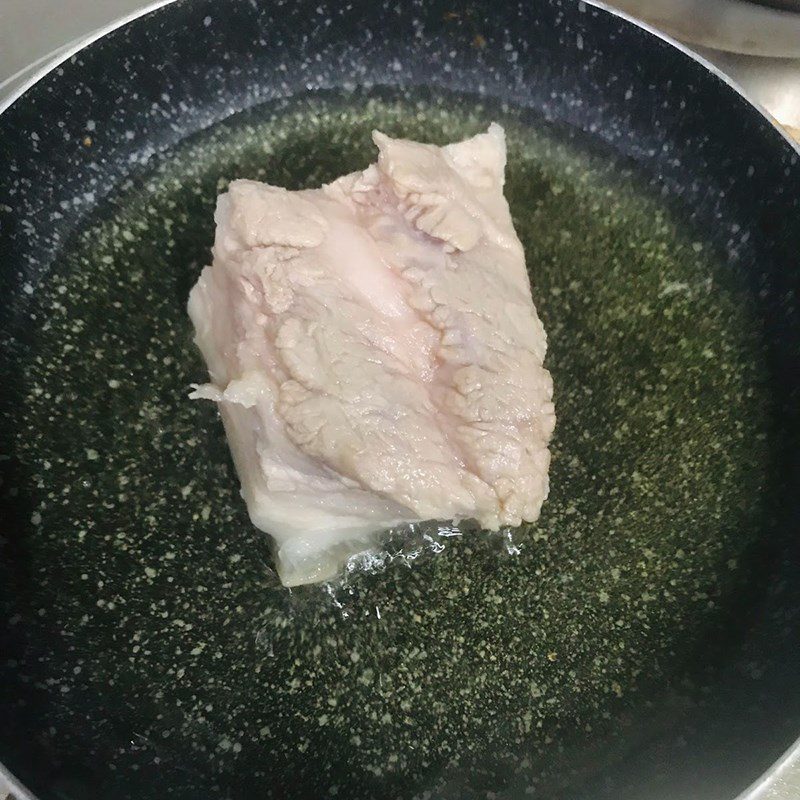 Step 3 Fry the meat Crispy fried pork