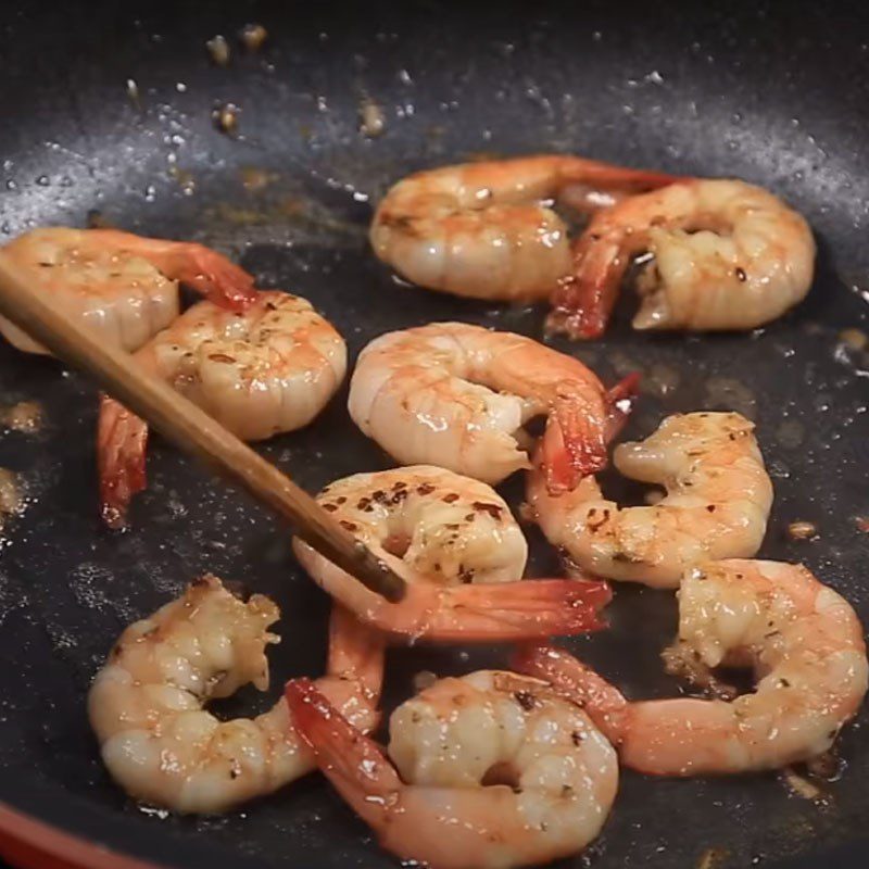 Step 3 Frying shrimp for Fried Shrimp Spring Rolls