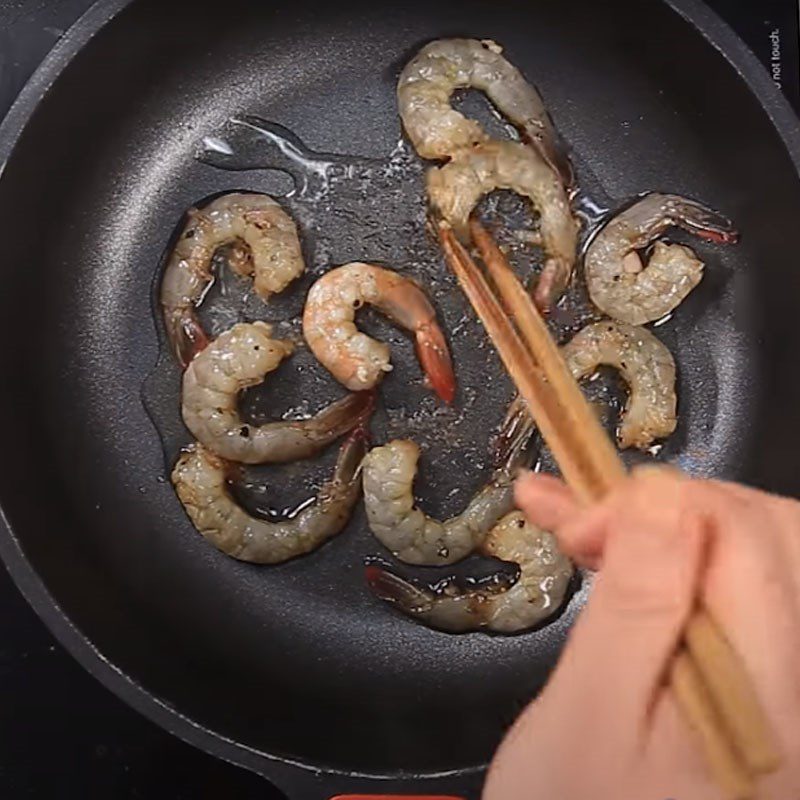 Step 3 Frying shrimp for Fried Shrimp Spring Rolls