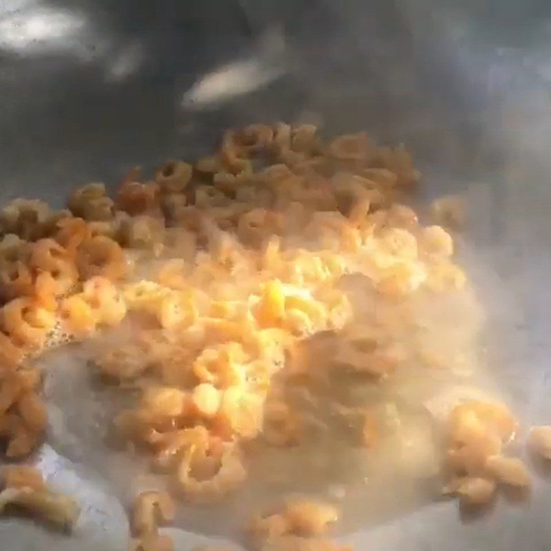 Step 2 Fry the dried shrimp for Dried Shrimp Papaya Salad