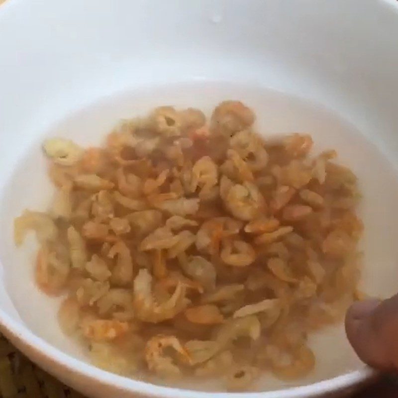 Step 2 Fry the dried shrimp for Dried Shrimp Papaya Salad