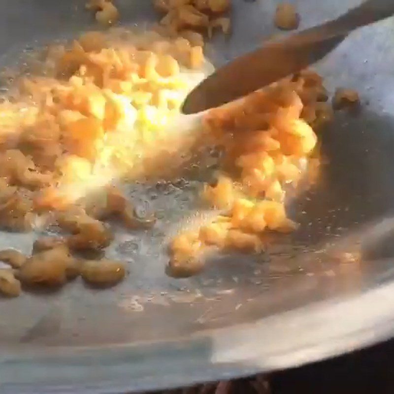 Step 2 Fry the dried shrimp for Dried Shrimp Papaya Salad