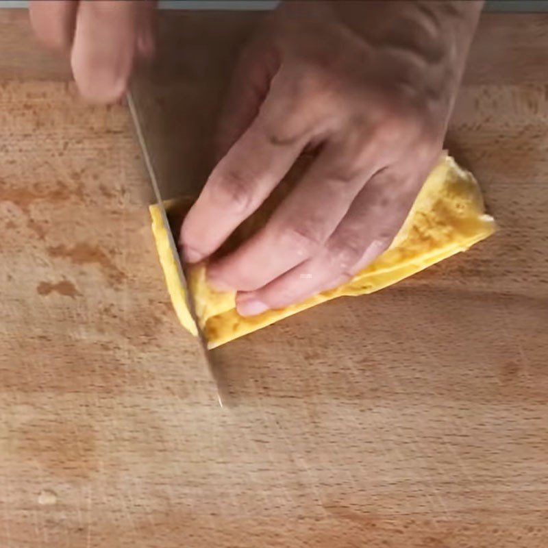 Step 2 Frying egg for traditional vegetable somen noodles