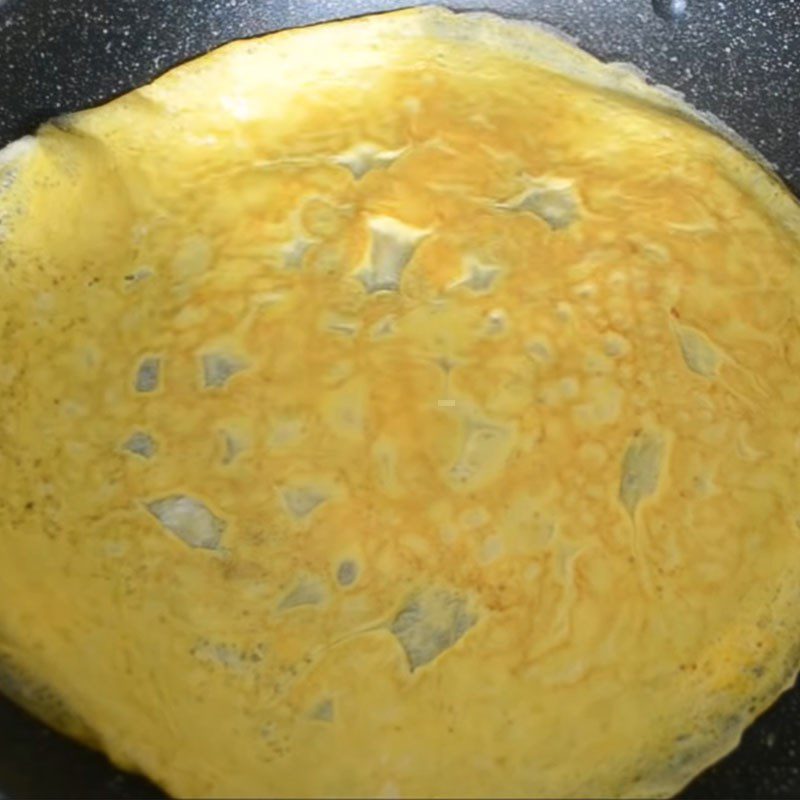 Step 2 Fry the Eggs for Traditional Vegetable Somen Noodles
