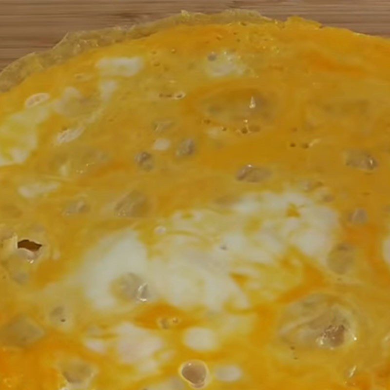 Step 3 Fry the eggs for mixed vegetable somen noodles