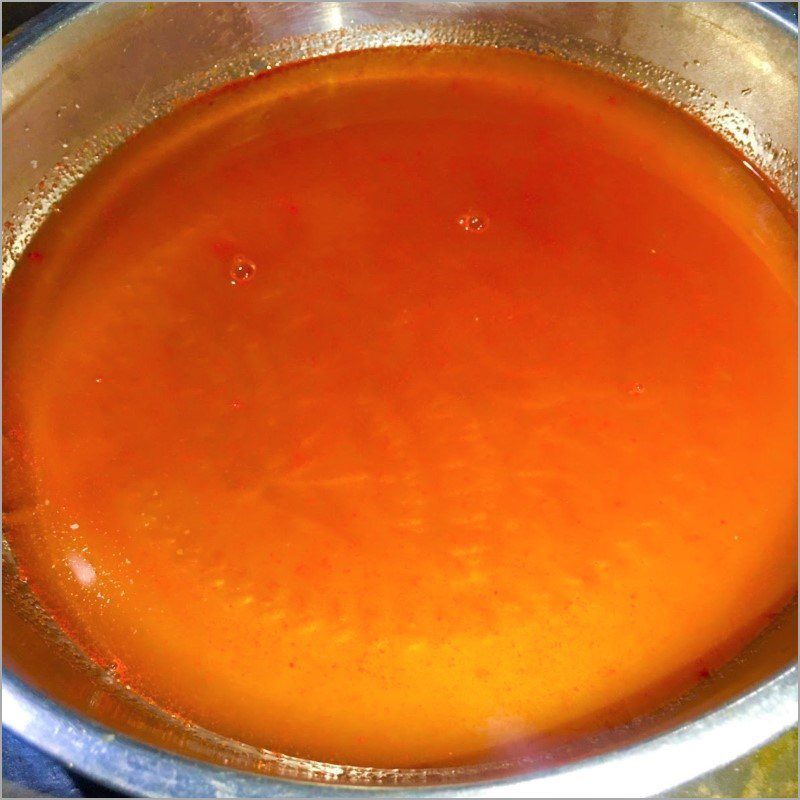 Step 4 Pour the jelly mixture into the mold Watermelon milk jelly (recipe shared by users)
