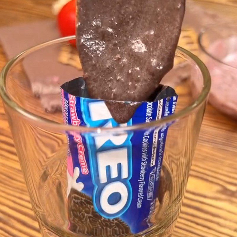 Step 3 Pour the cream into molds How to make Oreo ice cream (Recipe shared from TikTok Cooking with TasteVN)