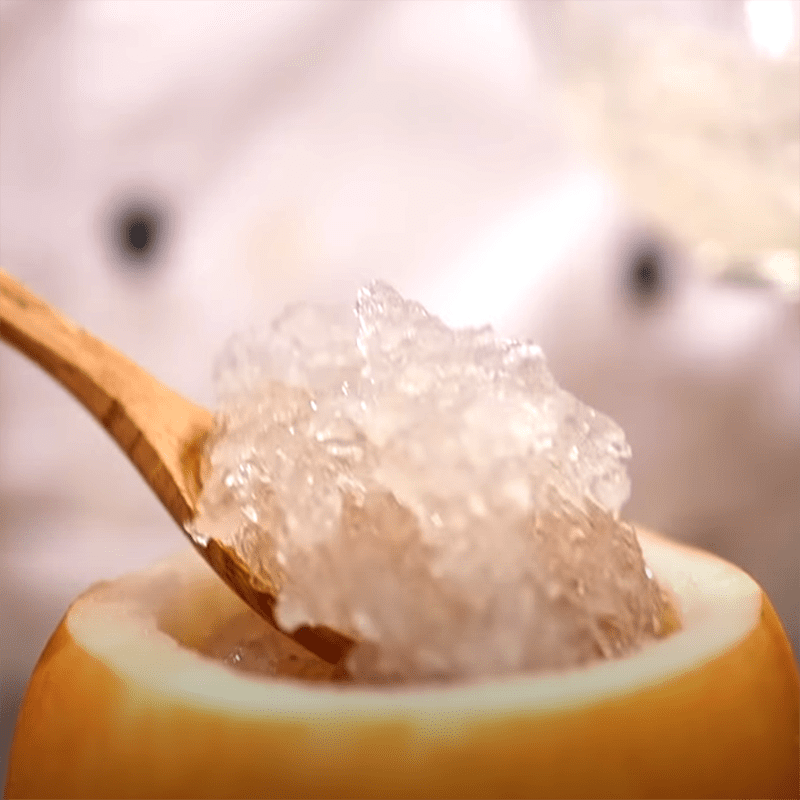 Step 3 Place Bird's Nest into Pear Sweet Pear Steamed Bird's Nest with Rock Sugar