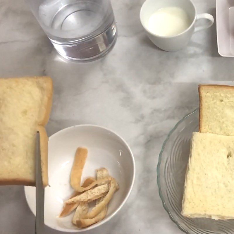 Step 1 Prepare the bread for Bread Porridge with Apples