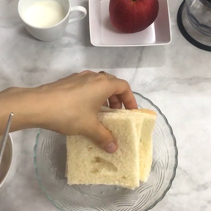 Step 1 Prepare the bread for Bread Porridge with Apples